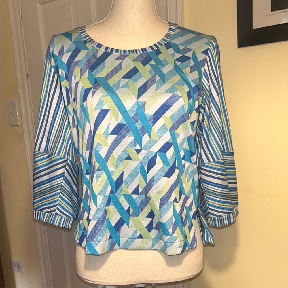 Anni Kuan - Blue and Green Relaxed Graphic Blouse with 3/4 Sleeves